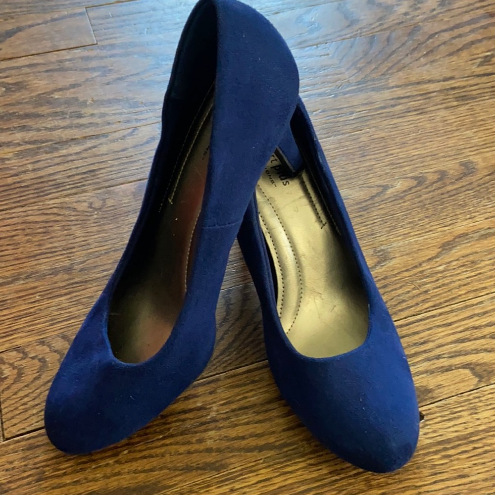 Blue comfort plus heels size 8.5